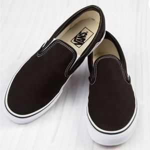 Size 9 women’s or 7.5 men’s vans slip on shoes. Worn a handful of times.